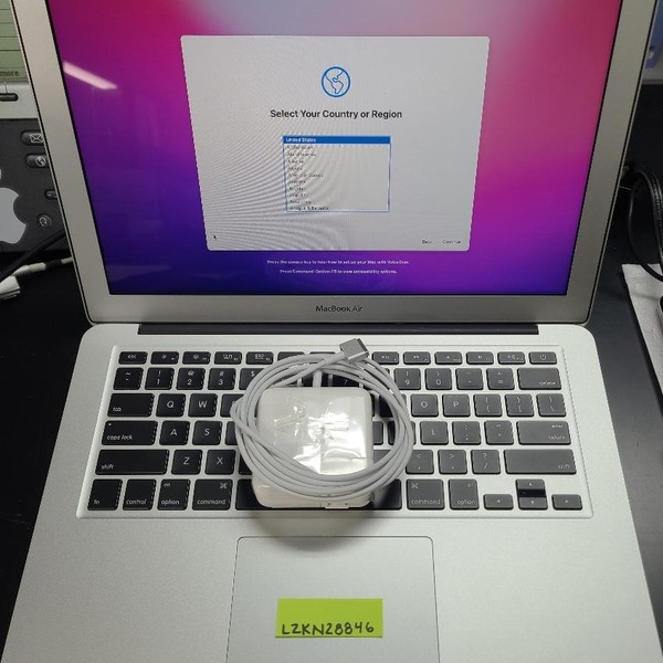 MacBook Air 2017 - 13 inch - I7, Silver, 128 GB, 4 GB