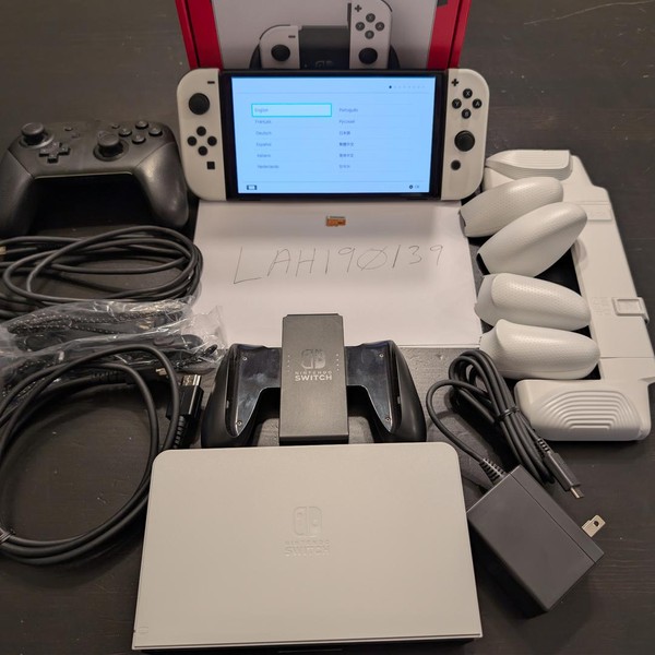 Nintendo Switch - OLED - 64 GB, White