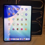 Good Apple iPad Pro 13 inch (M4) 2024 - Wi-Fi, 256 GB, Black, 8 GB, A2925, Standard Glass