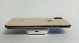 Good
													Apple iPhone Xs Max - Unlocked, Gold, 64 GB, A1921, photo 4 of 10