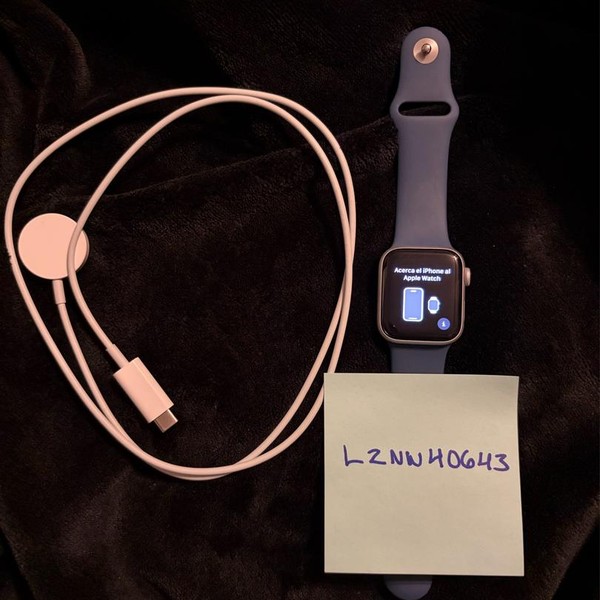 Apple Watch SE 2nd Gen 40mm - Silver, A2722 - GPS, Aluminum