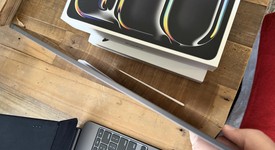 Mint
													Apple iPad Pro 13" (M4) 2024 - Unlocked, Black, 256 GB, 8 GB, A2926, Standard Glass, photo 4 of 12