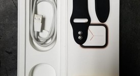 Good
													Apple Watch Series 4 40mm - Unlocked, Gold, A1975 - Cellular, Aluminum, photo 1 of 6