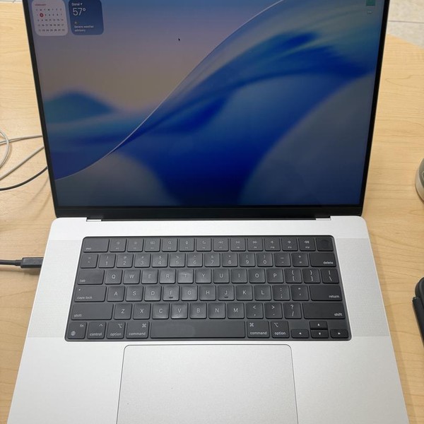 MacBook Pro 2024 - 16 inch - 1 TB, Silver, 48 GB, Apple M4 Max 16-core