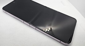 Good
													Samsung Galaxy Z Flip5 - Unlocked, Lavender, 512 GB, 8 GB, SM-F731U1, photo 3 of 3