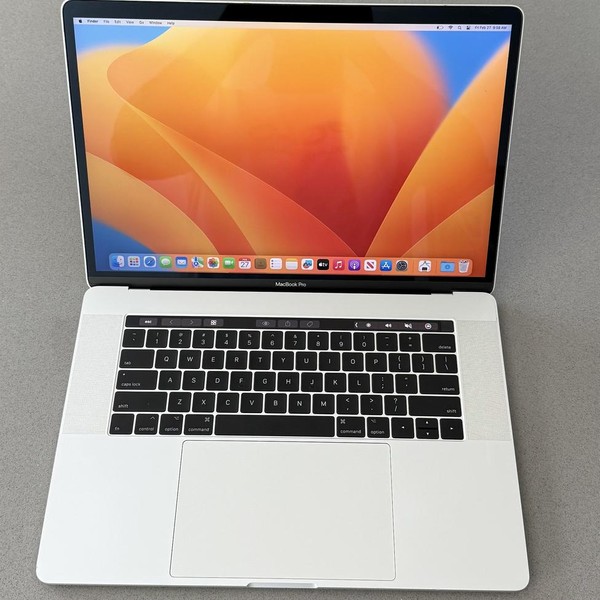 MacBook Pro 2017 (With Touch Bar) - 15 inch - 1 TB, Silver, 16 GB, Intel Core i7