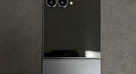 Good
													Samsung Galaxy Z Flip7 - Unlocked, Jet Black, 512 GB, 12 GB, SM-F766U1, photo 4 of 8