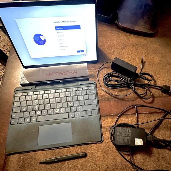 Microsoft Surface Pro 9 - Unlocked, 512 GB, Platinum, 16 GB, Microsoft SQ 3, Cellular