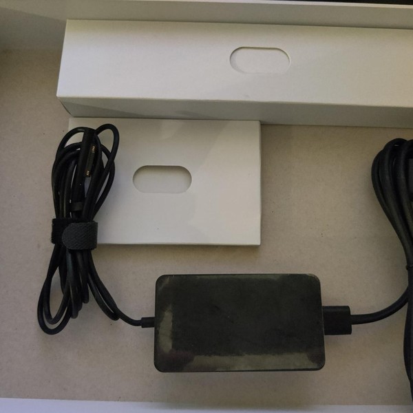 Microsoft Surface Laptop Go - 128 GB, Platinum, 8 GB, Intel Core i5