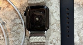 Good
													Apple Watch SE 1st Gen 40mm - Gray, A2351 - GPS, Aluminum, photo 4 of 5