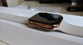 Good
													Apple Watch Series 4 44mm - Unlocked, Gold, A1976 - Cellular, Stainless, photo 5 of 6