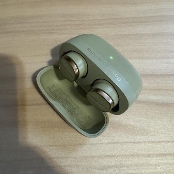 Bowers & Wilkins Pi8 Earbuds - Jade Green