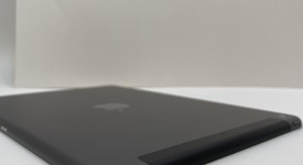 Mint
													Apple iPad 7th Gen - Unlocked, Gray, 32 GB, A2200, photo 4 of 5