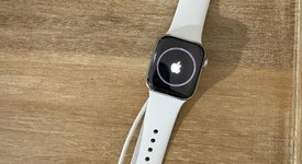 Good
													Apple Watch Series 4 40mm - Unlocked, Silver, A1975 - Cellular, Stainless, photo 2 of 23