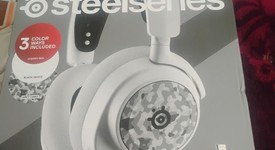 Used
													SteelSeries Arctis 7 Wireless Headphones - White, photo 1 of 2