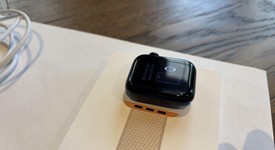 Good
													Apple Watch SE 2nd Gen 40mm - Unlocked, Midnight, A2726 - Cellular, Aluminum, photo 3 of 4