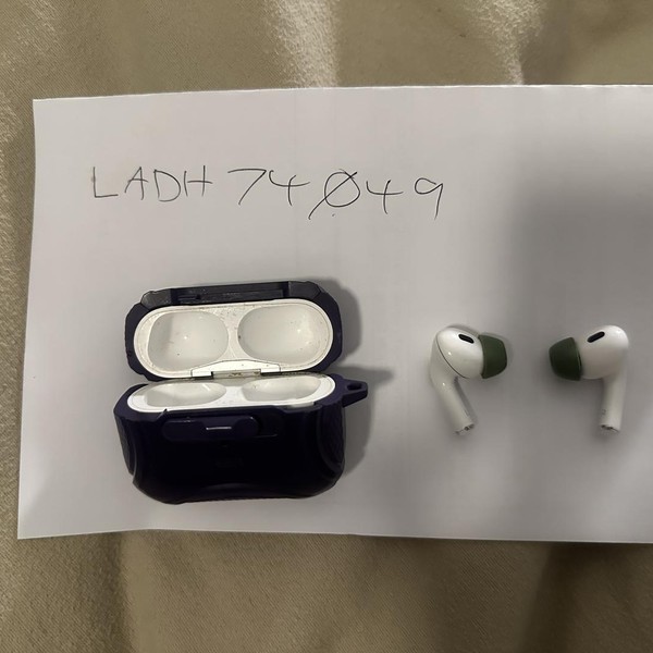 Apple AirPods Pro 2 - Lightning