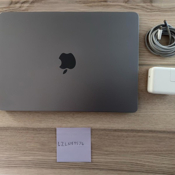 MacBook Air 2022 (M2) - 13 inch - 256 GB, Gray, 16 GB, Apple M2