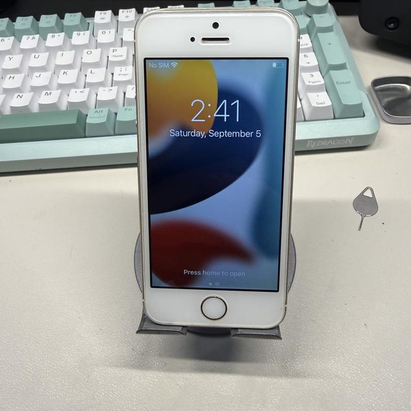 Apple iPhone SE 1st Gen 2016 - Unlocked, 32 GB, Gold, A1723