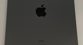Good
													Apple iPad Pro 11" 2nd Gen 2020 - Unlocked, Gray, 256 GB, A2068, photo 4 of 5