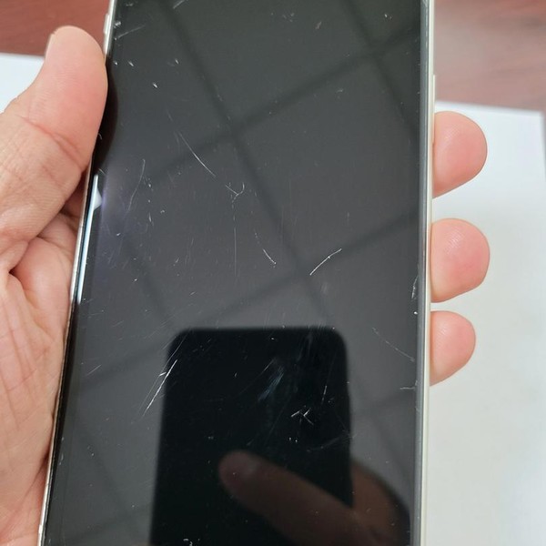 Apple iPhone 11 - Unlocked, 256 GB, White, A2111