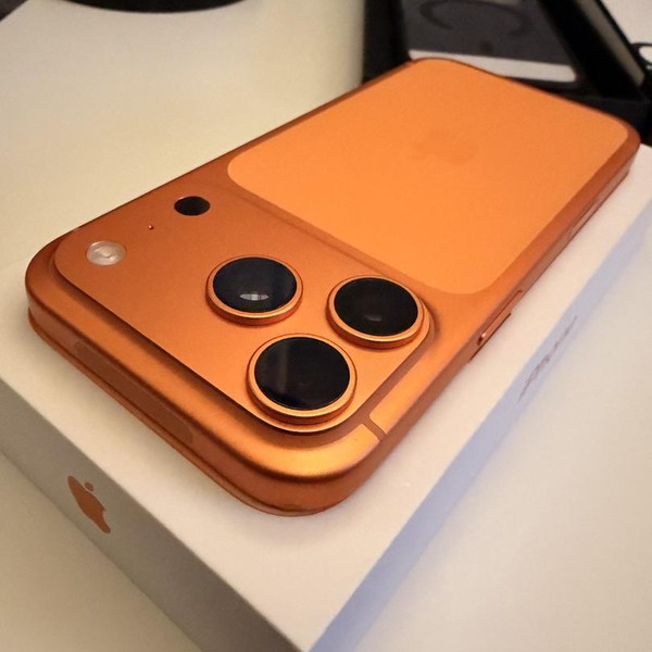 Apple iPhone 17 Pro - Unlocked, 256 GB, Cosmic Orange, A3256