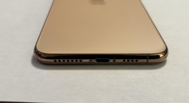 Good
													Apple iPhone 11 Pro Max - Unlocked, Gold, 256 GB, A2161, photo 5 of 8