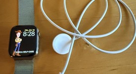 Good
													Apple Watch Series 8 45mm - Unlocked, Gold, A2774 - Cellular, Stainless, photo 3 of 10