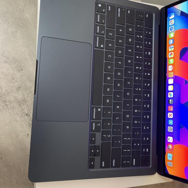 MacBook Air 2022 (M2) - 13 inch - 256 GB, Midnight, 16 GB, Apple M2