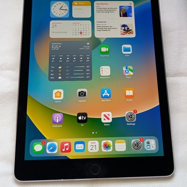 Apple iPad Pro 9.7 inch - Wi-Fi, Gray, 32 GB, A1673