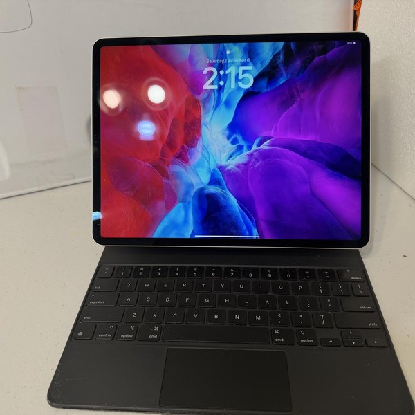 Apple iPad Pro 12.9 inch 4th Gen 2020 - Wi-Fi, 128 GB, Silver, A2229