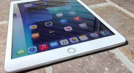 Fair
													Apple iPad 8th Gen - Wi-Fi, Silver, 32 GB, A2270, photo 2 of 7