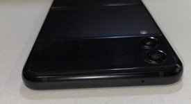 Good
													Samsung Galaxy Z Flip3 5G - Unlocked, Black, 128 GB, 8 GB, SM-F711U1, photo 3 of 9