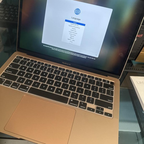 MacBook Air 2020 - 13 inch - 256 GB, Gold, 8 GB, Intel Core i3
