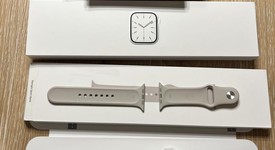 New
													Apple Watch Series 7 45mm - Unlocked, Silver, A2477 - Cellular, Stainless, photo 4 of 7