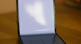 Good
													Motorola Razr Ultra (2025) - Unlocked, PANTONE Mountain Trail, 512 GB, 16 GB, photo 5 of 5