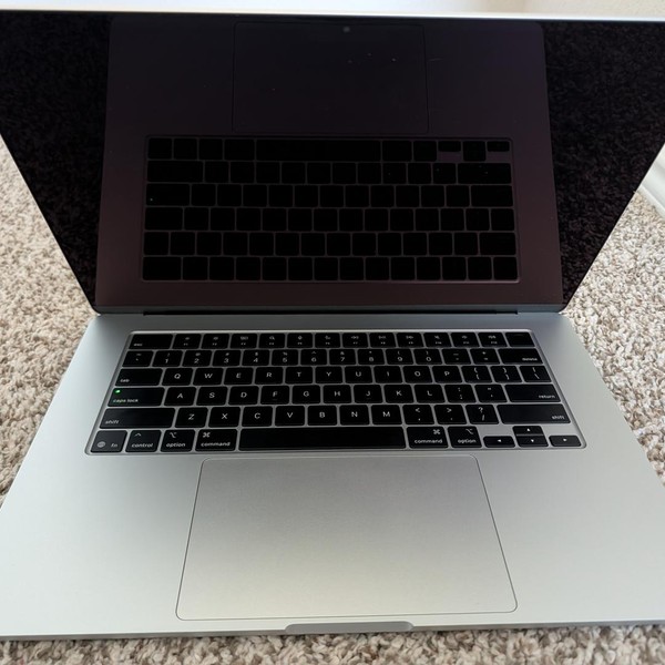 MacBook Air 2025 (M4) - 15 inch - 1 TB, Silver, 24 GB, Apple M4
