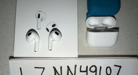 Used
													Apple AirPods 3rd Gen - Lightning Case, photo 4 of 4