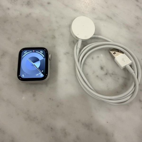 Apple Watch Series 4 40mm - Silver, A1977 - GPS, Aluminum