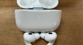 Used
													Apple AirPods Pro 2 - Lightning, photo 4 of 10