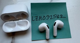 Used
													Apple AirPods 4th Gen - Standard, photo 5 of 7