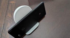 Mint
													Google Pixel 2 XL - Verizon, Black, 64 GB, Verizon Edition, photo 4 of 5