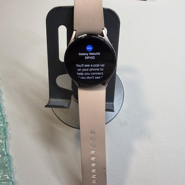 Samsung Galaxy Watch5 - Unlocked, Gold, 44mm