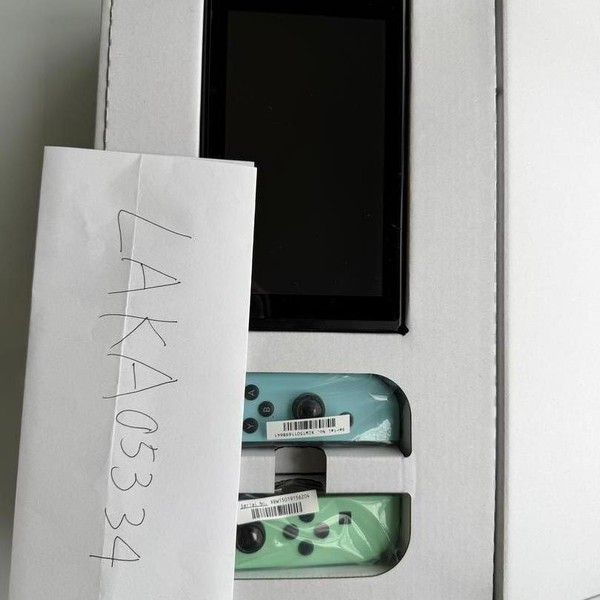 Nintendo Switch - 32 GB, Green & Blue, Animal Crossing: New Horizons