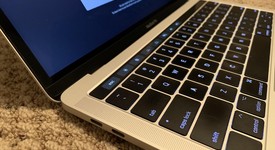 Good
													MacBook Pro 2017 (With Touch Bar) - 13" - Silver, 256 GB, 16 GB, photo 3 of 16