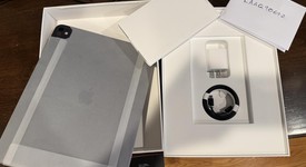 Mint
													Apple iPad Pro 13" (M4) 2024 - Unlocked, Black, 1 TB, 16 GB, A2926, Nano-texture Glass, photo 2 of 10