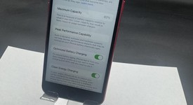 Fair
													Apple iPhone SE 2nd Gen 2020 - Unlocked Non-US, Red, 128 GB, A2296, photo 2 of 9