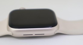 Mint
													Apple Watch SE 2nd Gen 40mm - Unlocked, Starlight, A2726 - Cellular, Aluminum, photo 2 of 8