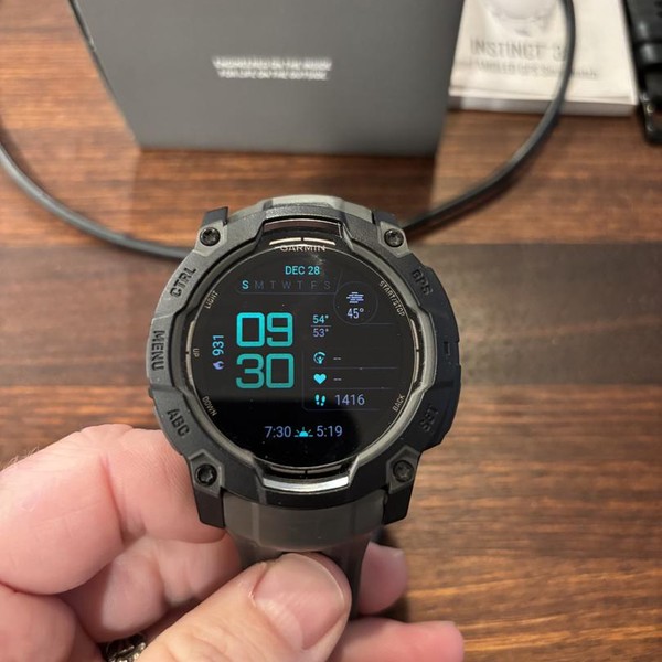 Garmin Instinct 3 - Black, AMOLED