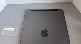 Good
													Apple iPad 7th Gen - Unlocked, Gray, 128 GB, A2200, photo 3 of 5